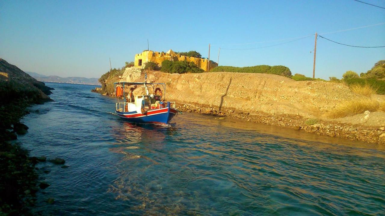 Beautiful House By The Sea,Loutraki Skaloma.ヴィラ エクステリア 写真