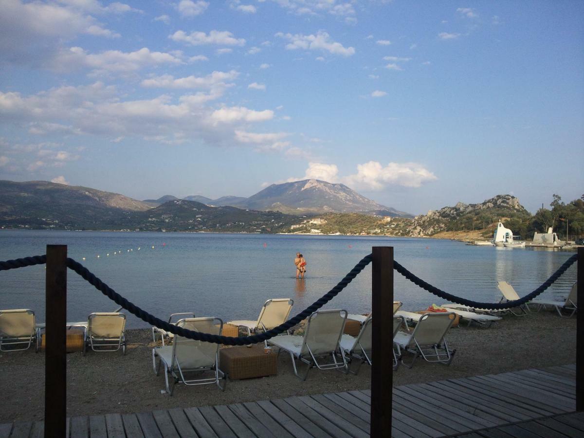 Beautiful House By The Sea,Loutraki Skaloma.ヴィラ エクステリア 写真