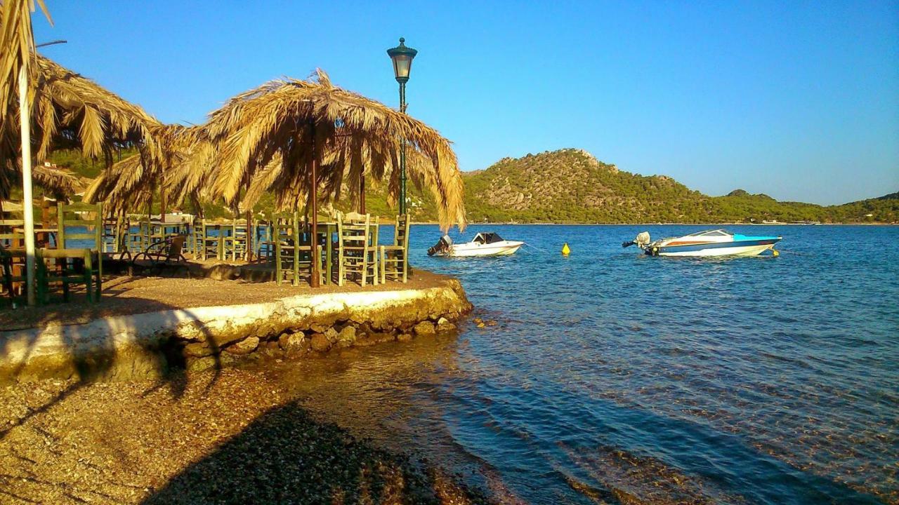 Beautiful House By The Sea,Loutraki Skaloma.ヴィラ エクステリア 写真