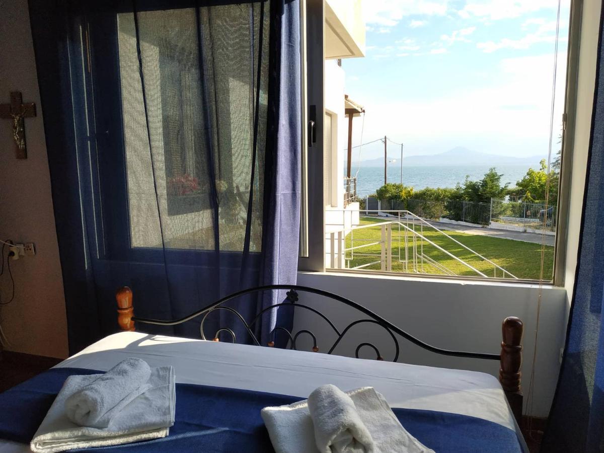Beautiful House By The Sea,Loutraki Skaloma.ヴィラ エクステリア 写真