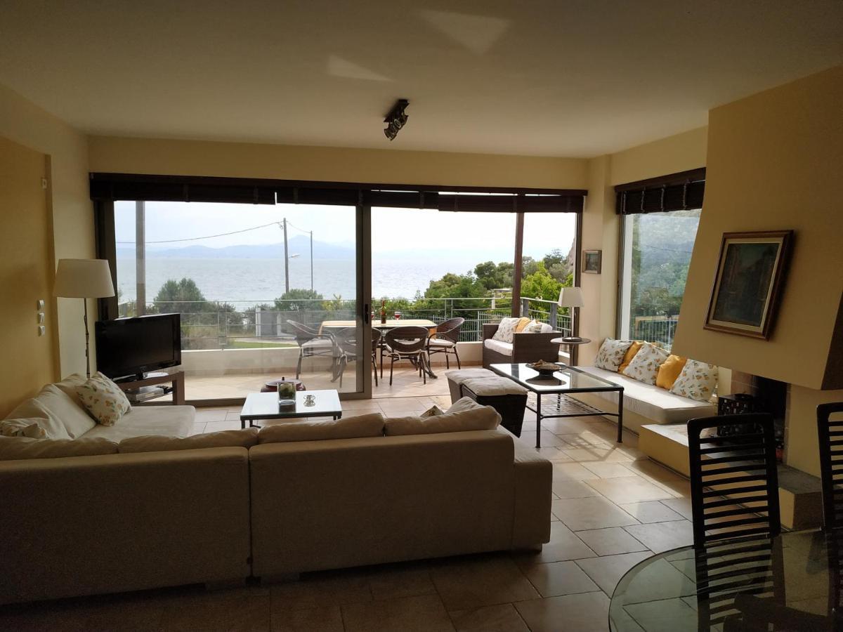 Beautiful House By The Sea,Loutraki Skaloma.ヴィラ エクステリア 写真