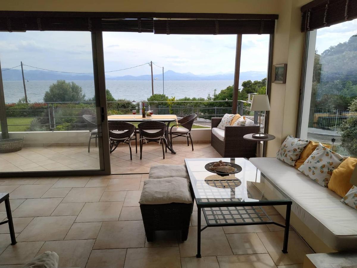 Beautiful House By The Sea,Loutraki Skaloma.ヴィラ エクステリア 写真